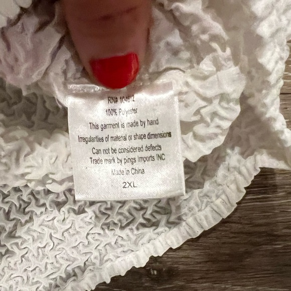 Elegant White Sleeveless Top size 2XL (I101)
Pit to pit 26” very stretchy - Picture 3 of 5